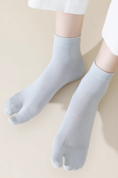 Women's Ankle Socks Long Staple Cotton Split Toe Five Finger 4 Pairs Solid Color