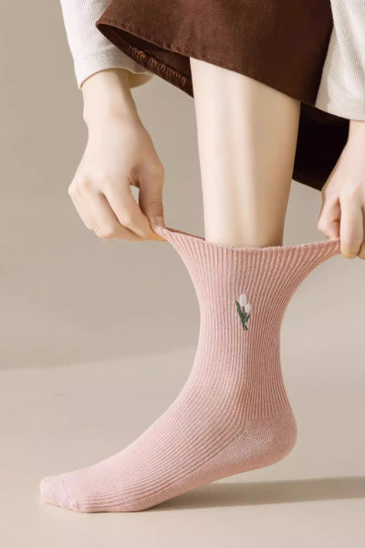 Women's Crew Socks Long Staple Cotton 5 Pairs Floral Embroidered Ruffled