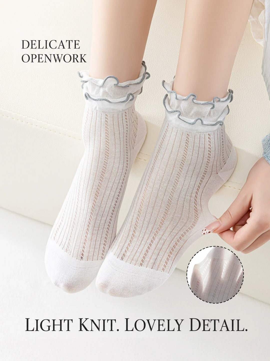 Delicate openwork and contrast double-ruffle cuffs